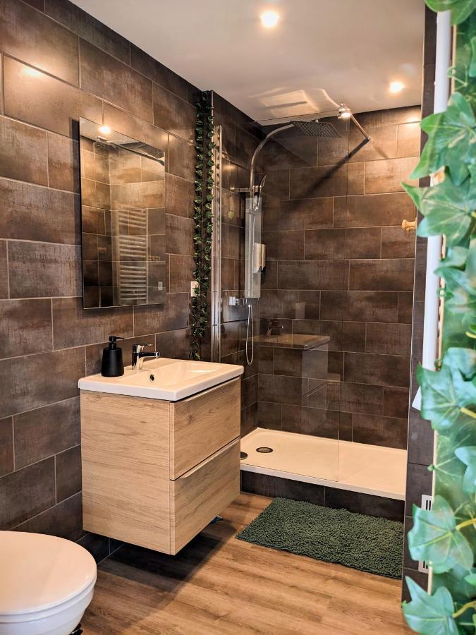 Urban Jungle 42 Apartment Saint-Etienne  Ngoại thất bức ảnh